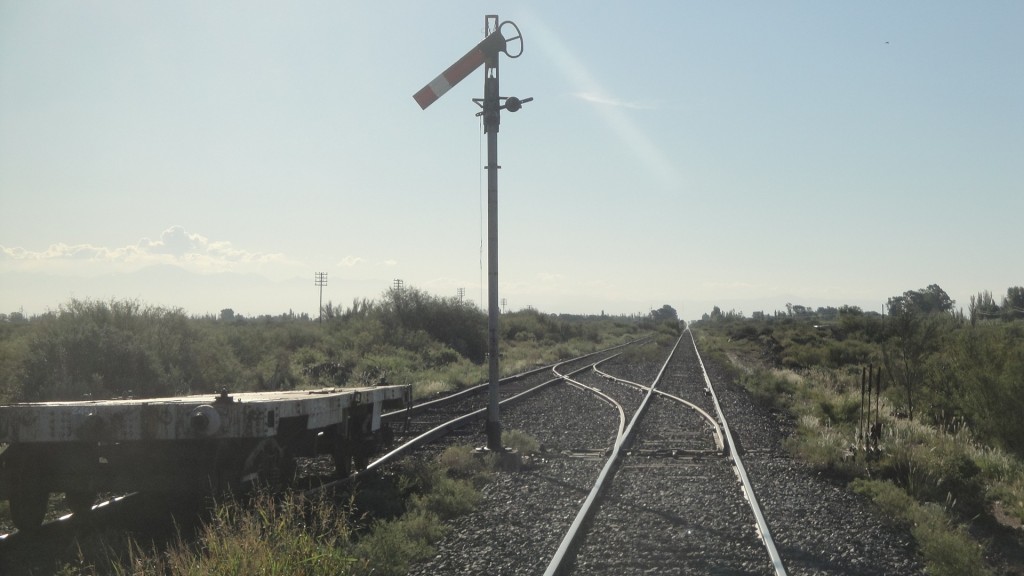 Foto: inmediaciones de la estación - Gobernador Civit (Mendoza), Argentina