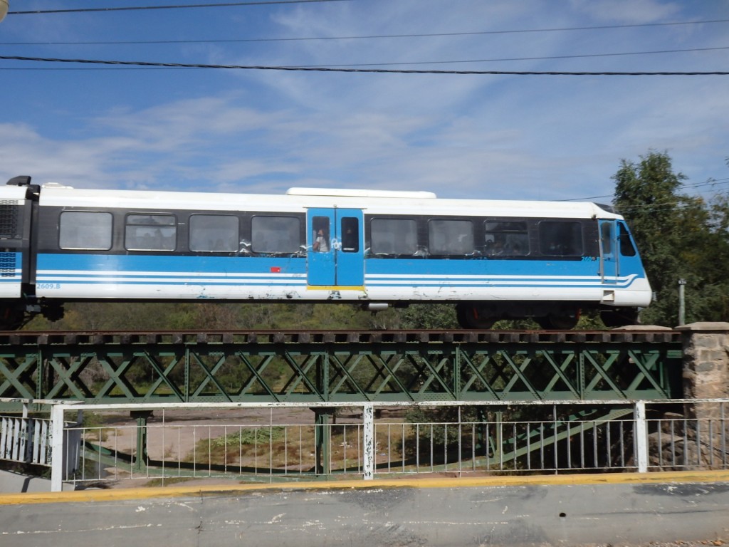 Foto: Trenes Argentinos cruzando el arroyo Saldán - Saldán (Córdoba), Argentina