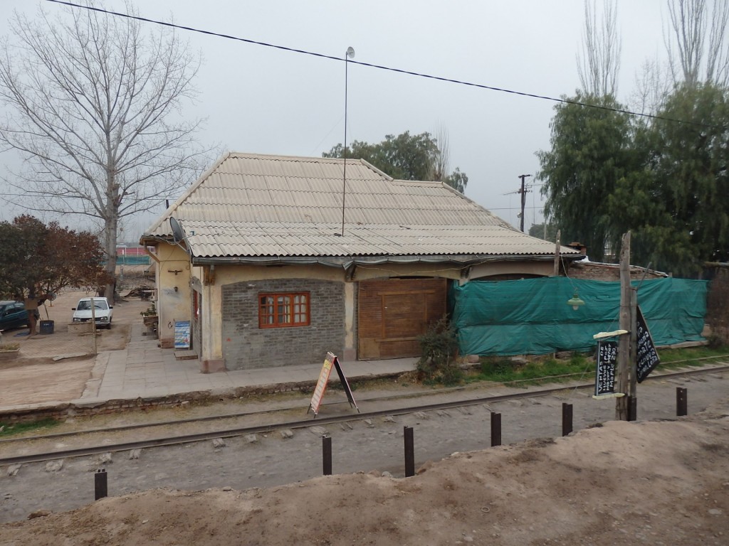 Foto: ex estación Km 1085 del FC Belgrano (Trasandino) - Russell (Mendoza), Argentina