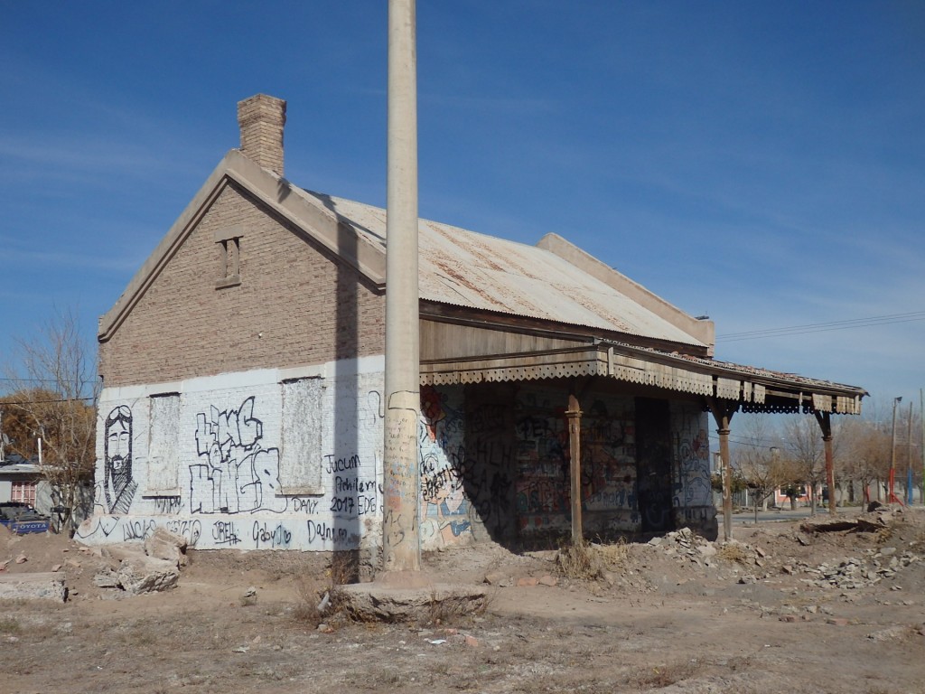 Foto: ex estación Sánchez de Bustamante del FC San Martín - Jocolí Viejo / Barrio Los Jarilleros (Mendoza), Argentina