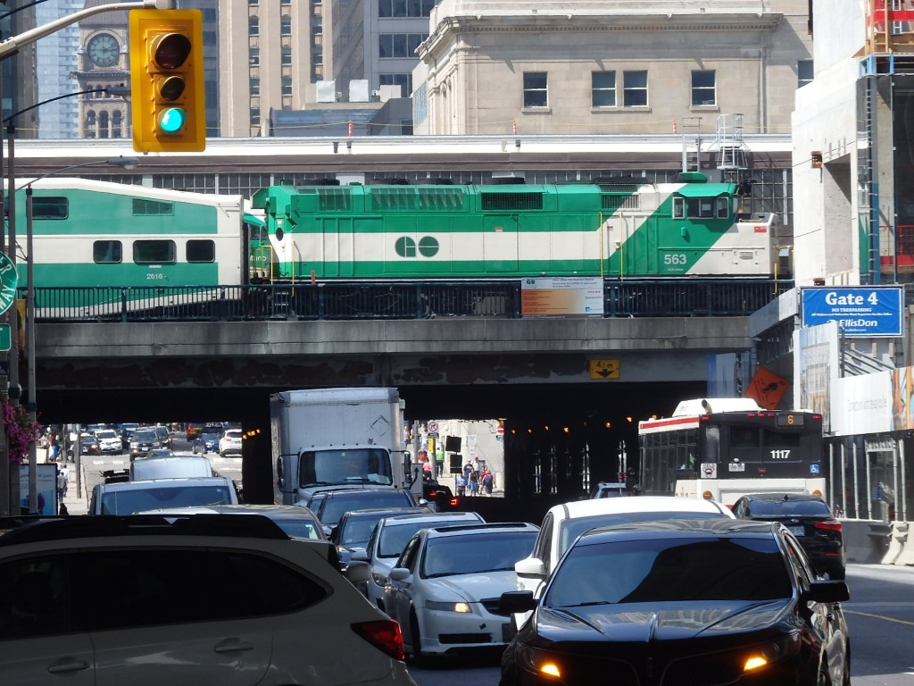 Foto: tren local GO - Toronto (Ontario), Canadá