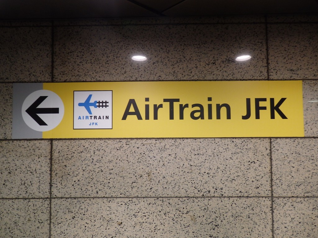 Foto: acceso al Aerotrén del aeropuerto - Queens (New York), Estados Unidos