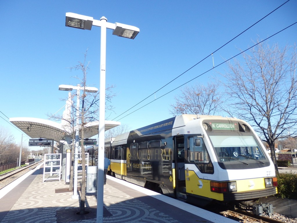 Foto: estación Bucker, extremo de la Línea Verde del metrotranvía - Dallas (Texas), Estados Unidos