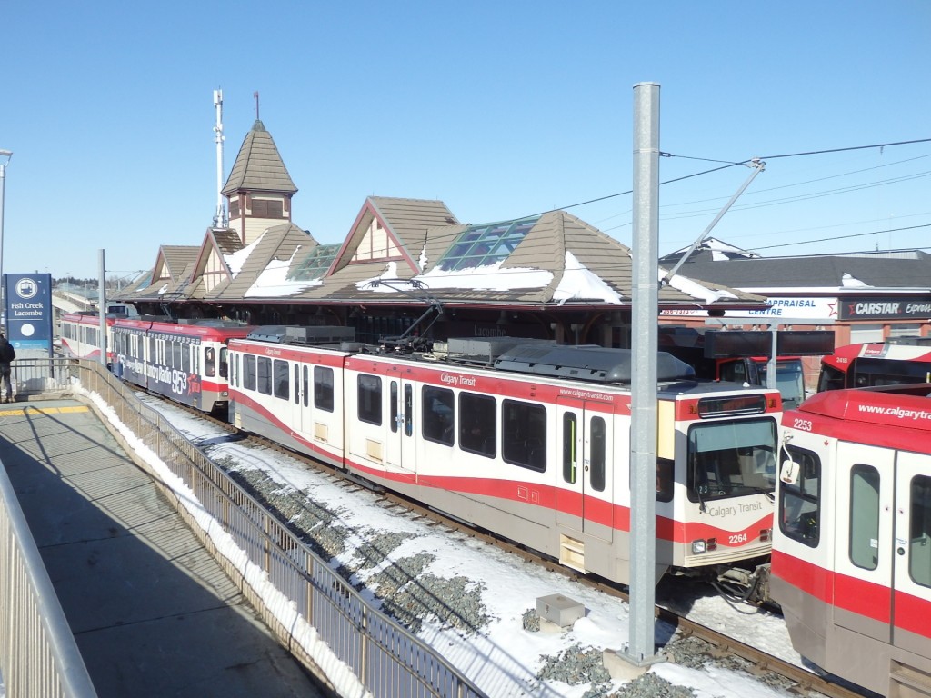 Foto: metrotranvía, estación Fish Creek - Lacombe - Calgary (Alberta), Canadá