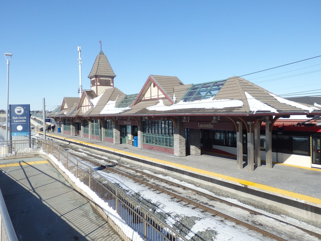 Foto: metrotranvía, estación Fish Creek - Lacombe - Calgary (Alberta), Canadá