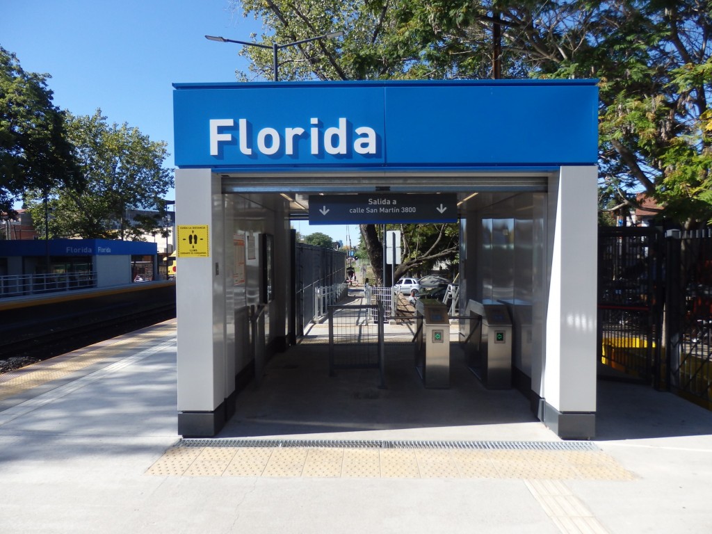 Foto: estación del FC Belgrano (Ferrovías) - Florida Oeste (Buenos Aires), Argentina