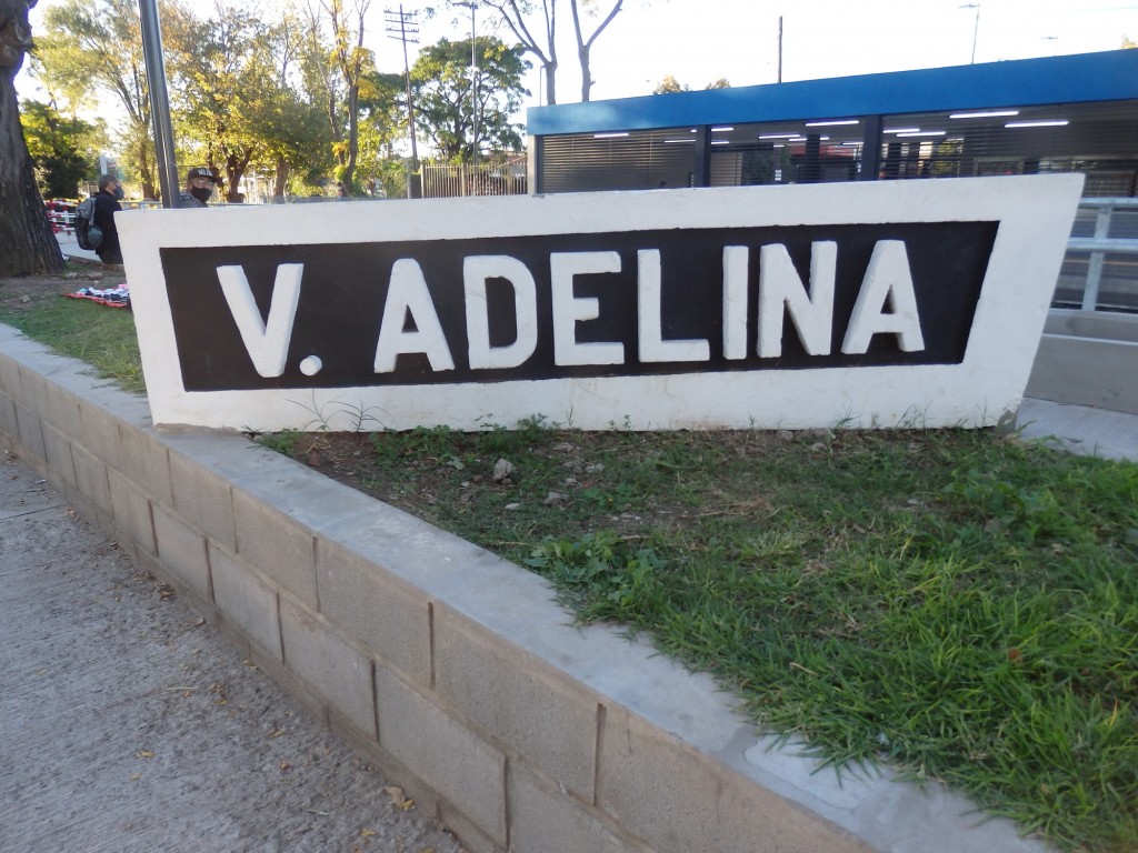 Foto: estación del FC Belgrano (Ferrovías) - Villa Adelina (Buenos Aires), Argentina