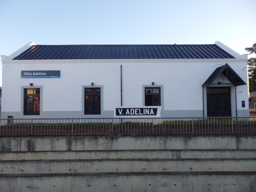 Foto: estación del FC Belgrano (Ferrovías) - Villa Adelina (Buenos Aires), Argentina