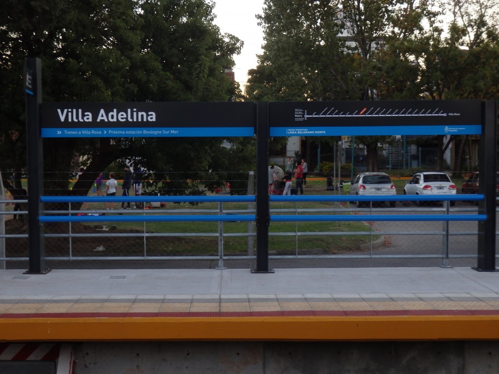 Foto: estación del FC Belgrano (Ferrovías) - Villa Adelina (Buenos Aires), Argentina