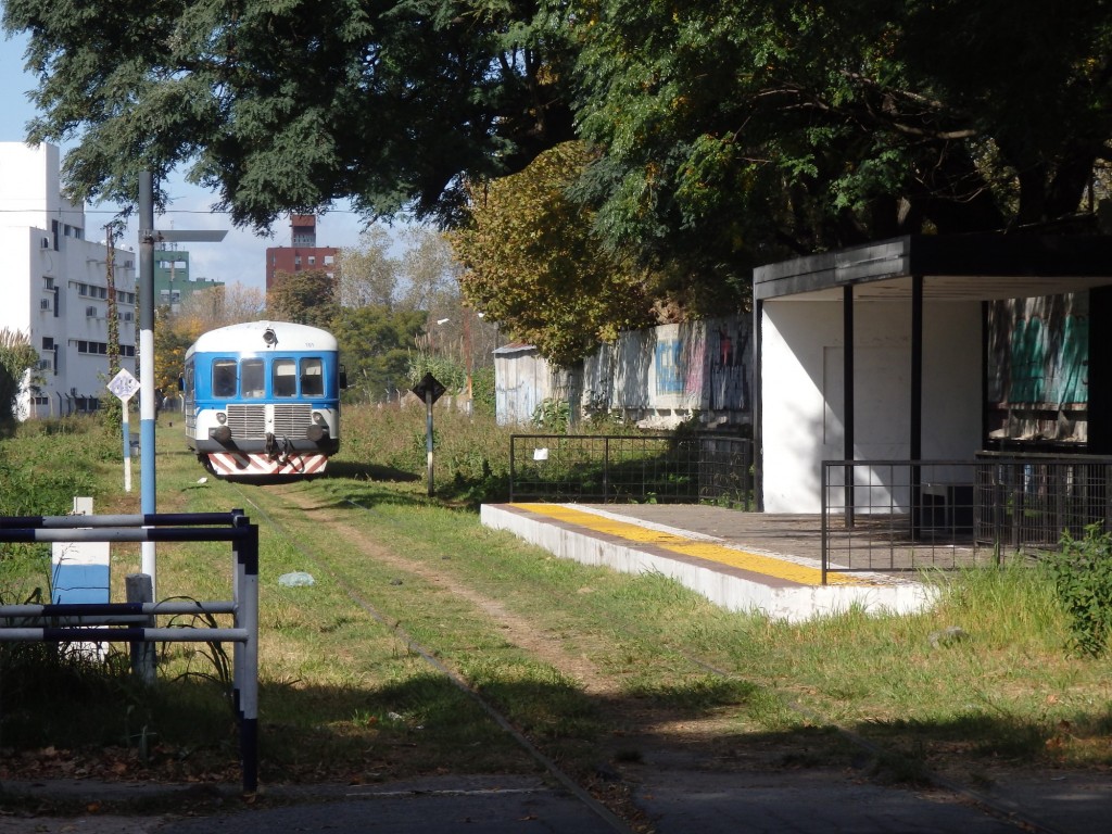 Foto: Tren Universitaria, parada no identificada - La Plata (Buenos Aires), Argentina