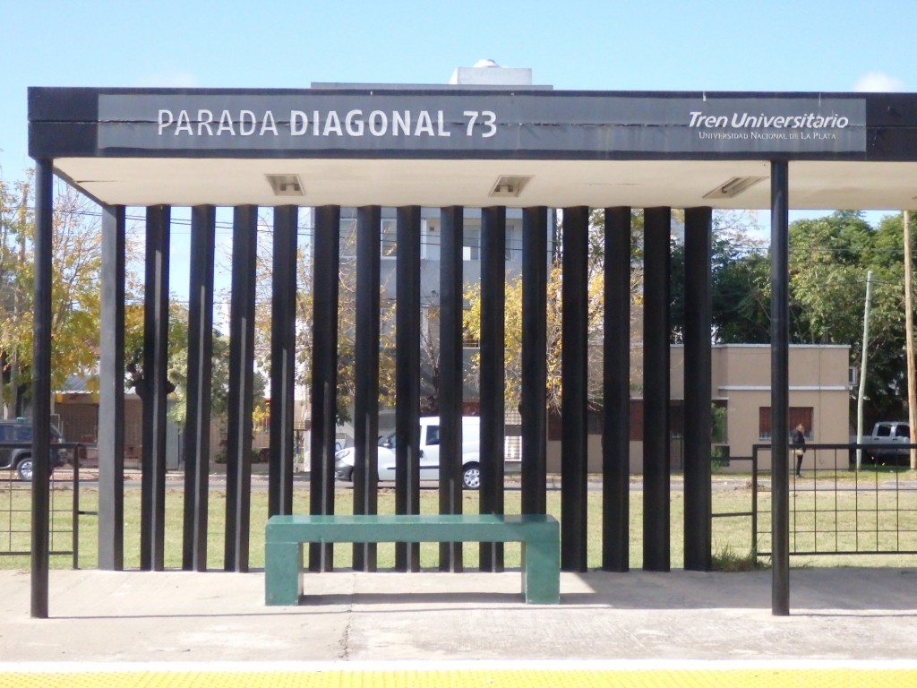 Foto: parada del Tren Universitario - La Plata (Buenos Aires), Argentina