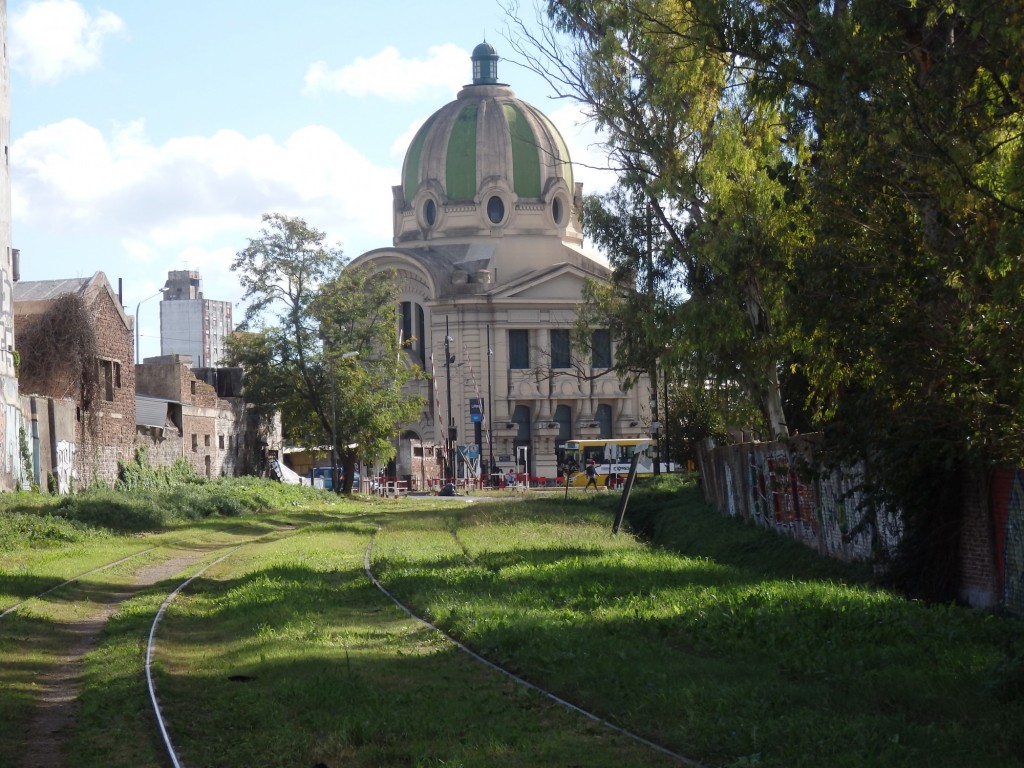 Foto: estación del FC Roca desde la vía del Tren Universitario - La Plata (Buenos Aires), Argentina