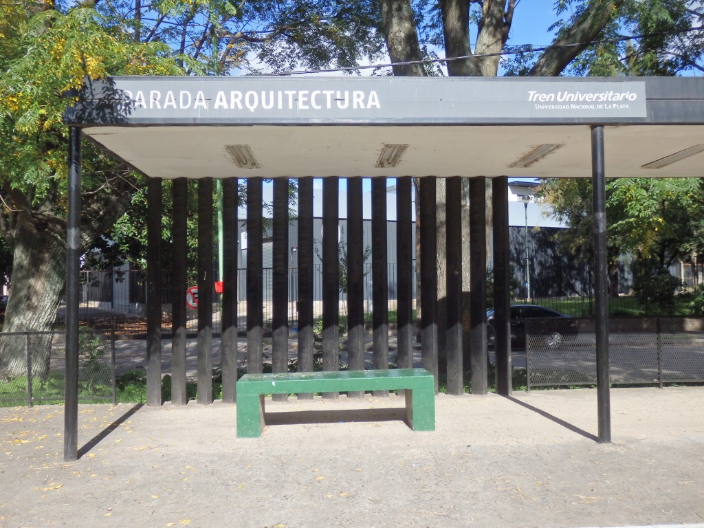 Foto: parada del Tren Universitario - La Plata (Buenos Aires), Argentina