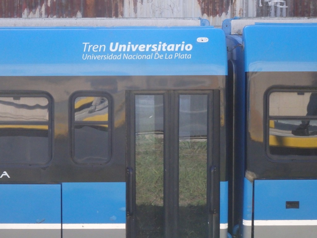 Foto: primer Tren Universitario, desafectado - La Plata (Buenos Aires), Argentina