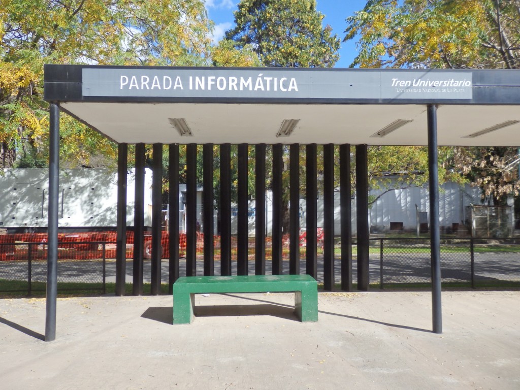 Foto: parada del Tren Universitario - La Plata (Buenos Aires), Argentina