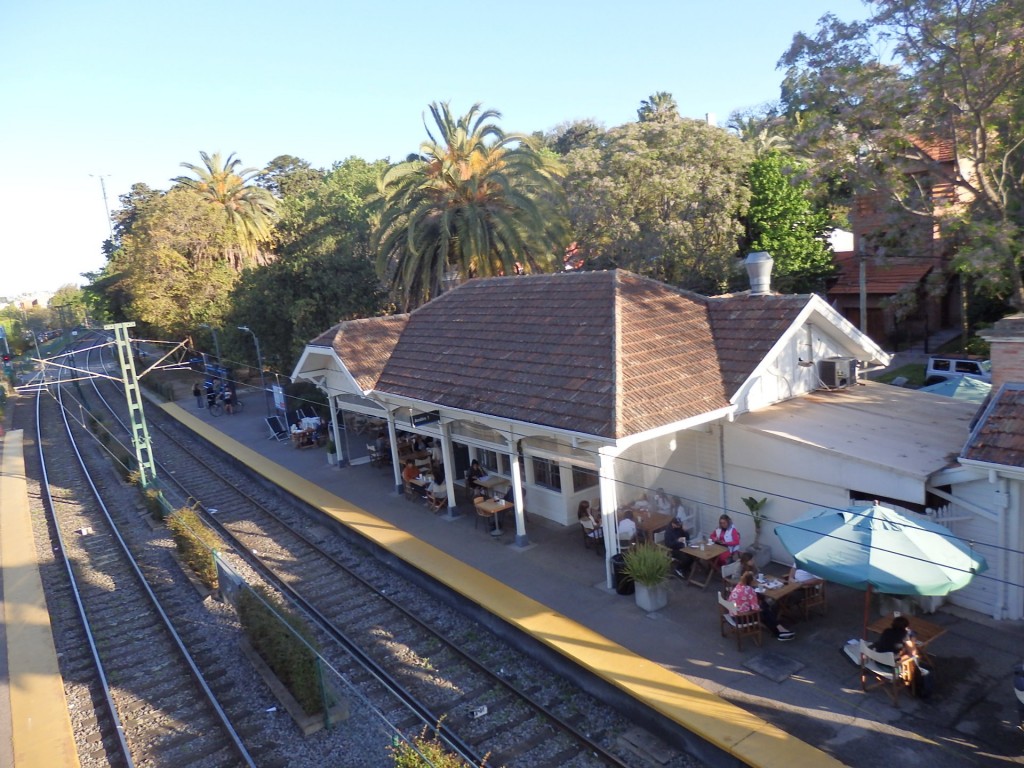 Foto: estación del Tren de la Costa - Acassuso (Buenos Aires), Argentina