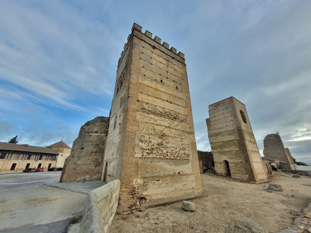 Foto: Muralla - Madrigal de las Altas Torres (Ávila), España