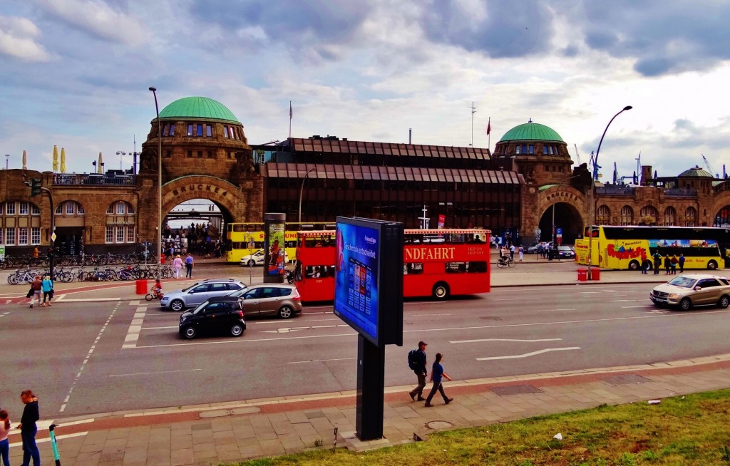 Foto: St. Pauli-Landungsbrücken - Hamburg (Hamburg City), Alemania