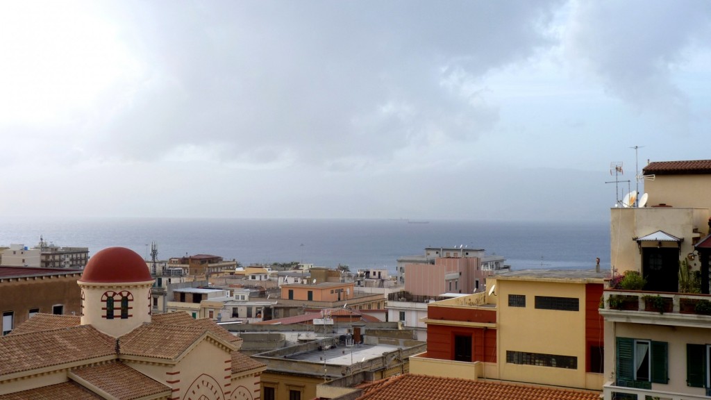 Foto: El mar desde el Castello Aragonese - Reggio Calabria (Calabria), Italia