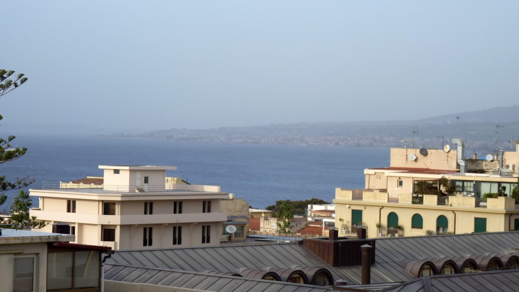 Foto: El mar desde el Castello Aragonese - Reggio Calabria (Calabria), Italia