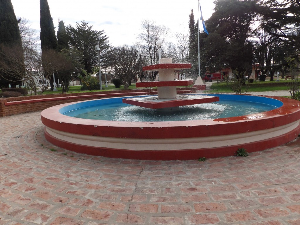 Foto: FUENTE PLAZA GENERAL SAN  MARTÍN HUANGUELÉN - Huanguelén (Buenos Aires), Argentina