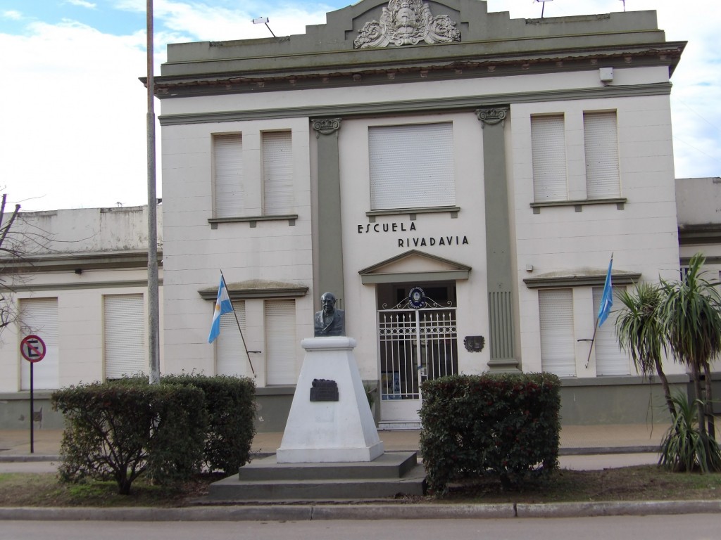 Foto: ESCUELA BERNARDINO RIVADAVIA HUNGUELEN - Huanguelén (Buenos Aires), Argentina