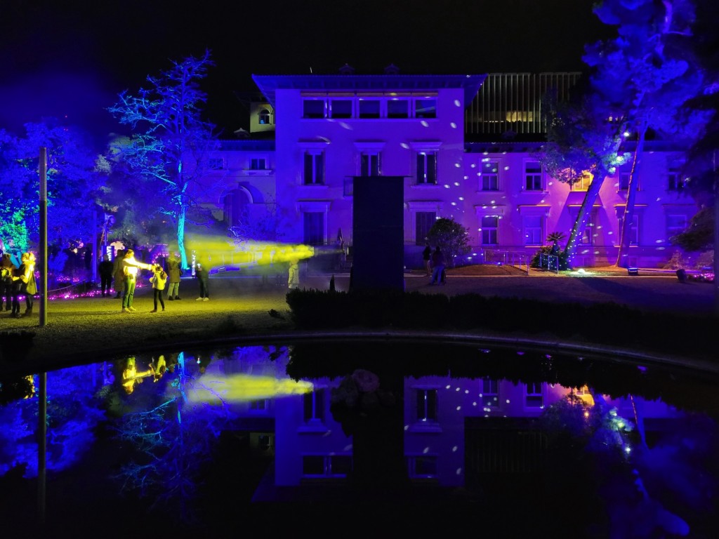 Foto: Luces en los jardines de Torre Girona - Barcelona (Cataluña), España