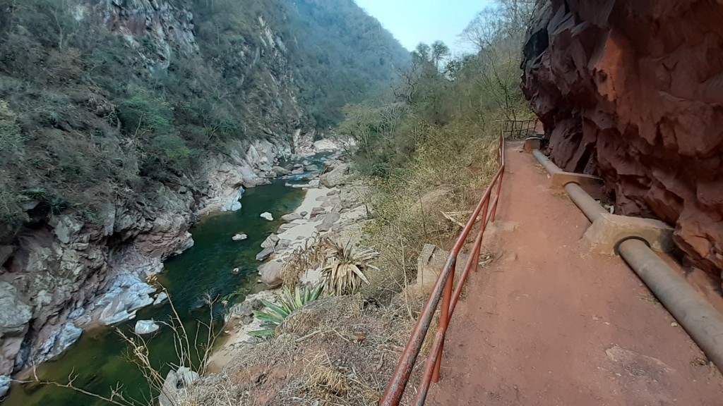 Foto: El chorro - Camiri (Santa Cruz), Bolivia