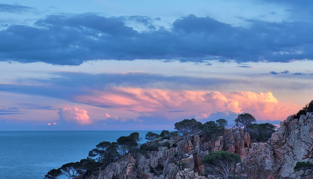 Foto: Amanecer - Begur (Girona), España