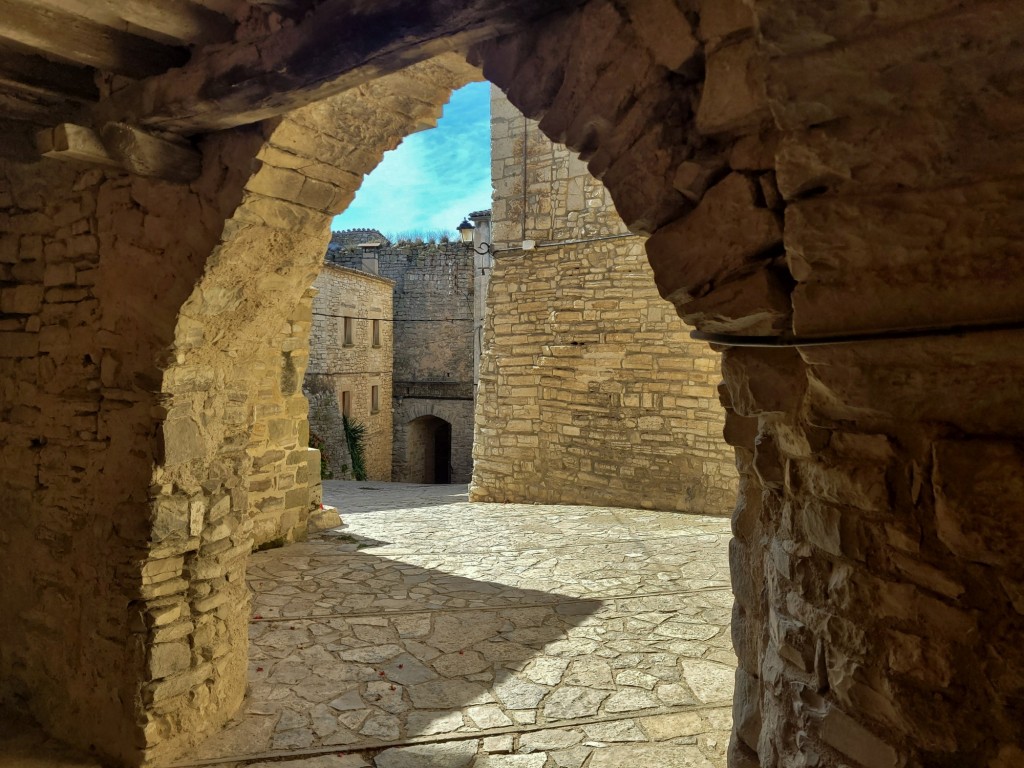 Foto: Recinto amurallado - Montfalcó Murallat (Lleida), España