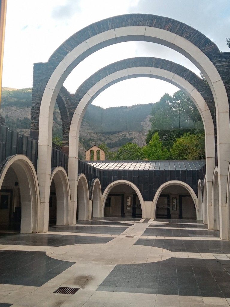 Foto de Santuario de N.S. de Meritxell, Andorra