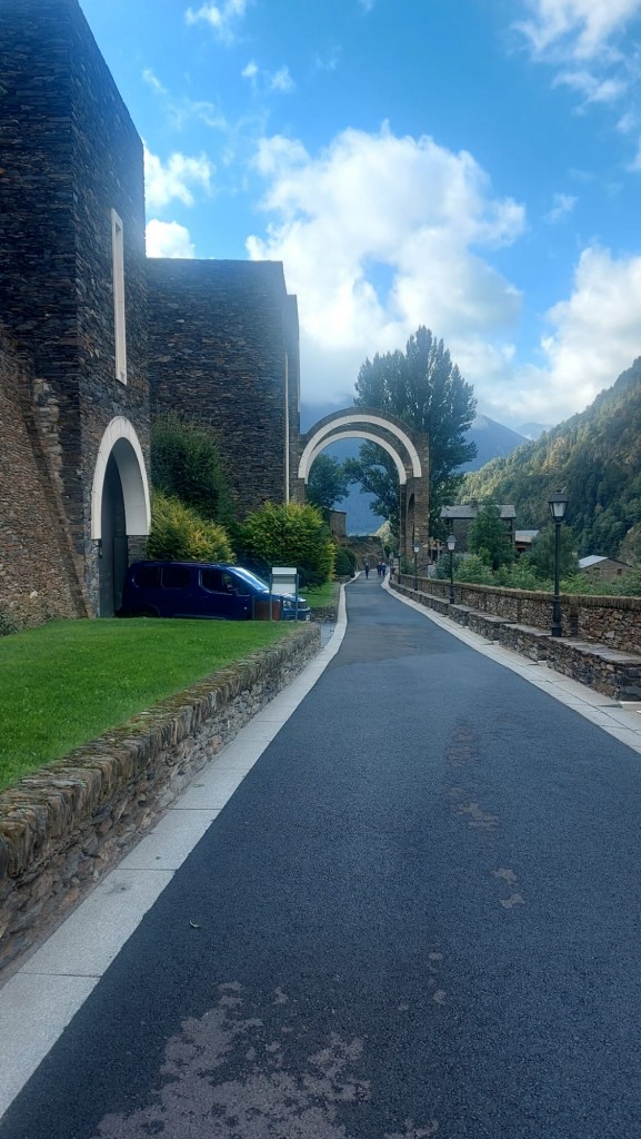 Foto de Santuario de N.S. de Meritxell, Andorra