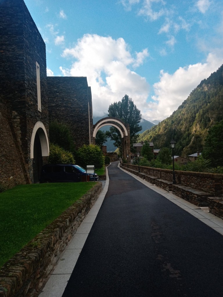 Foto de Santuario de N.S. de Meritxell, Andorra