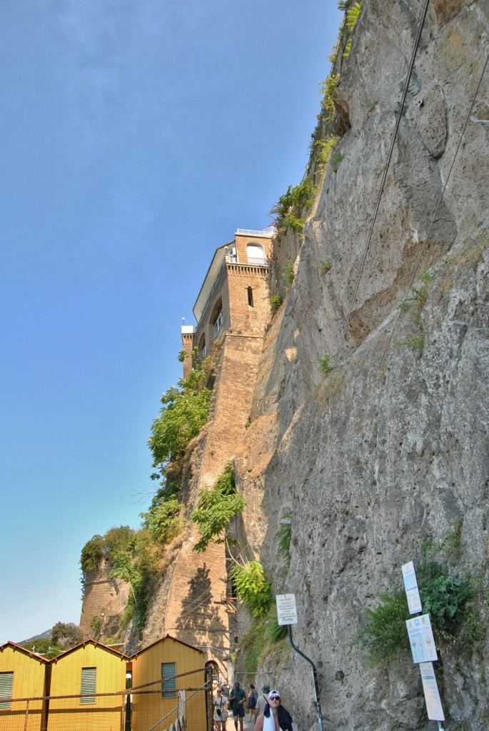 Foto: Vista desde el puerto - Sorrento (Campania), Italia