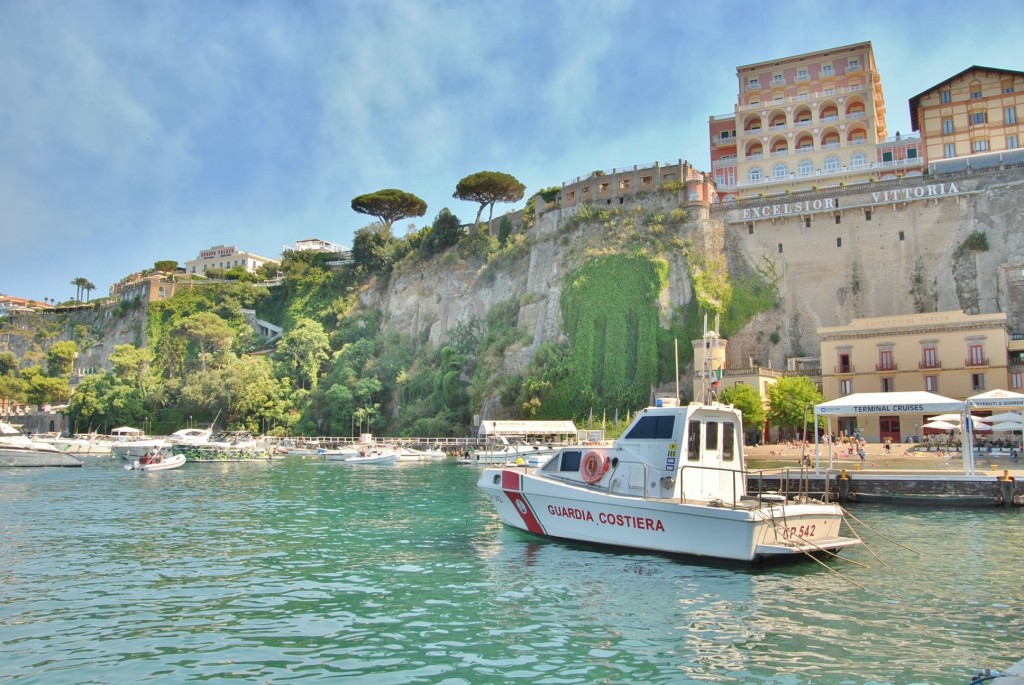 Foto: Vista desde el puerto - Sorrento (Campania), Italia