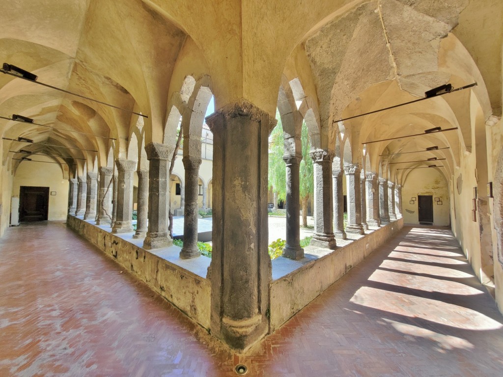 Foto: Claustro de San Francisco - Sorrento (Campania), Italia