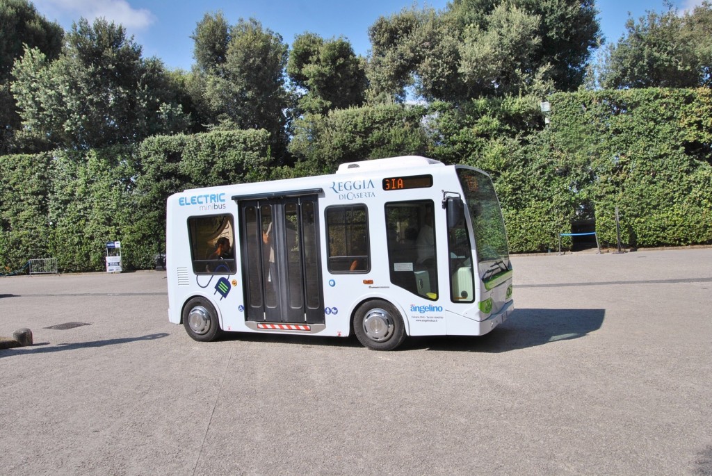 Foto: Busito eléctrico - Caserta (Campania), Italia