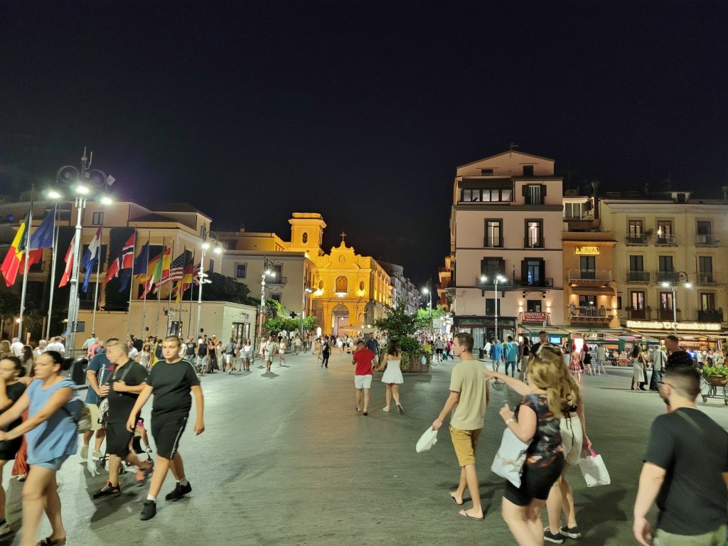 Foto: Vista nocturna - Sorrento (Campania), Italia