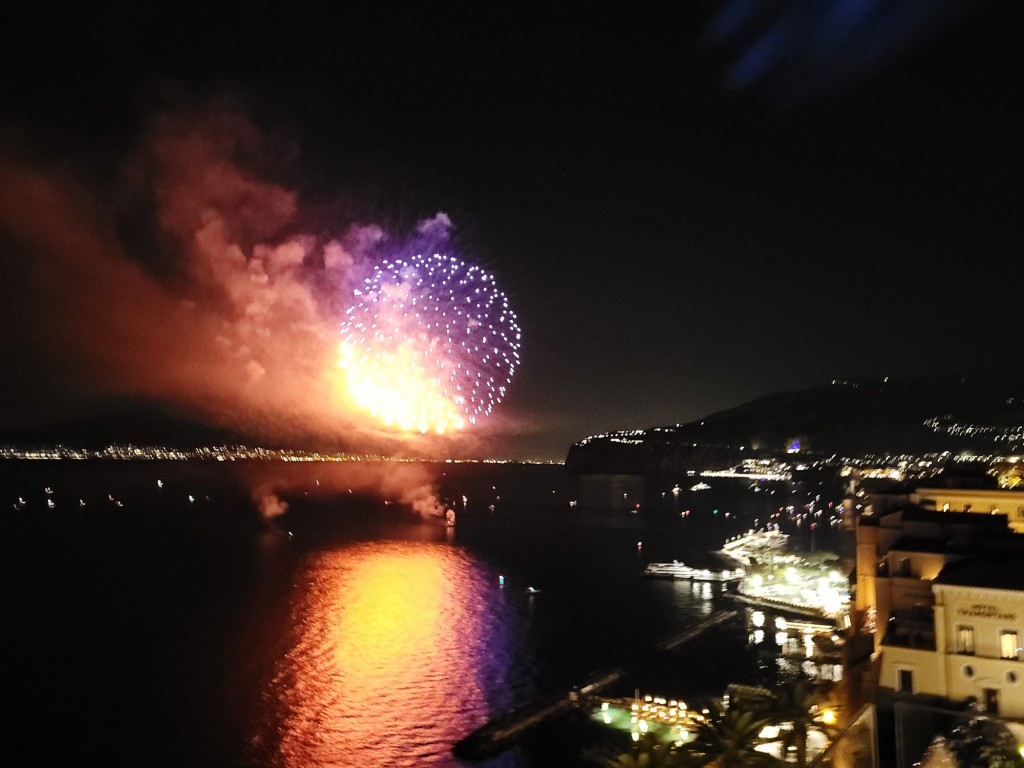 Foto: Fuegos artificiales - Sorrento (Campania), Italia