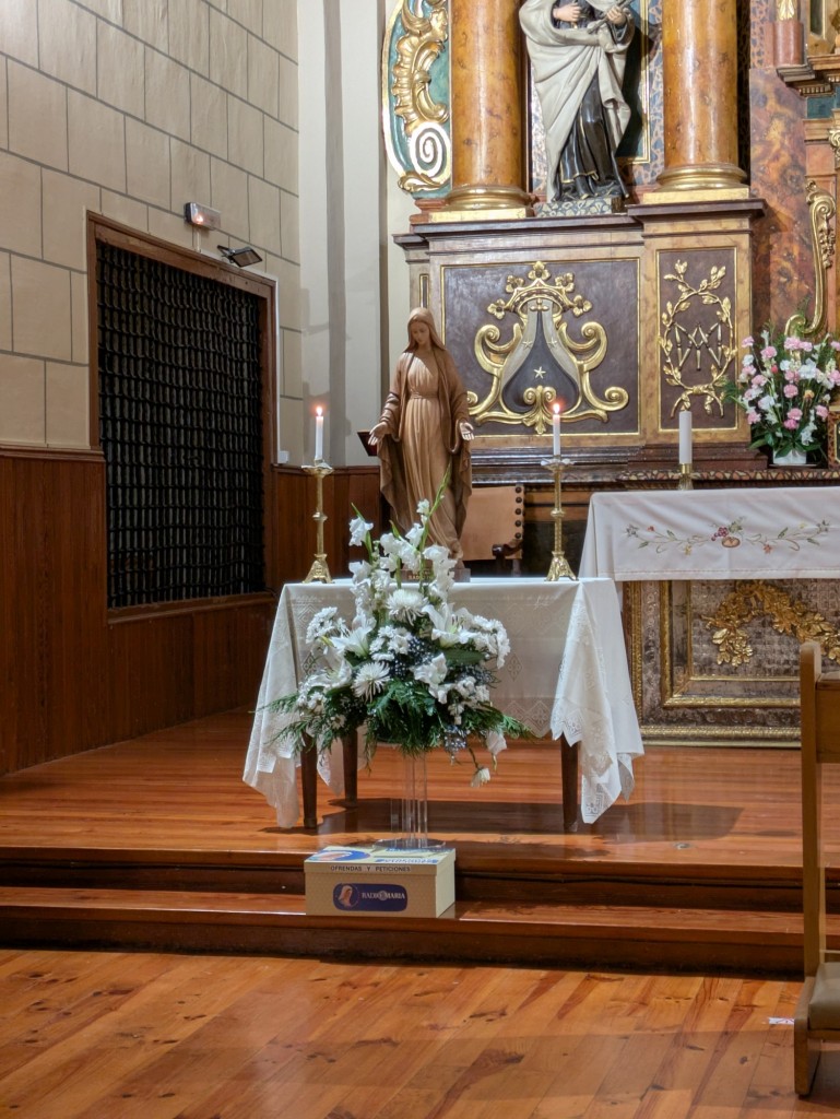 Foto: La Reina de Radio María en el convento de las MM Carmelitas - Maluenda (Zaragoza), España