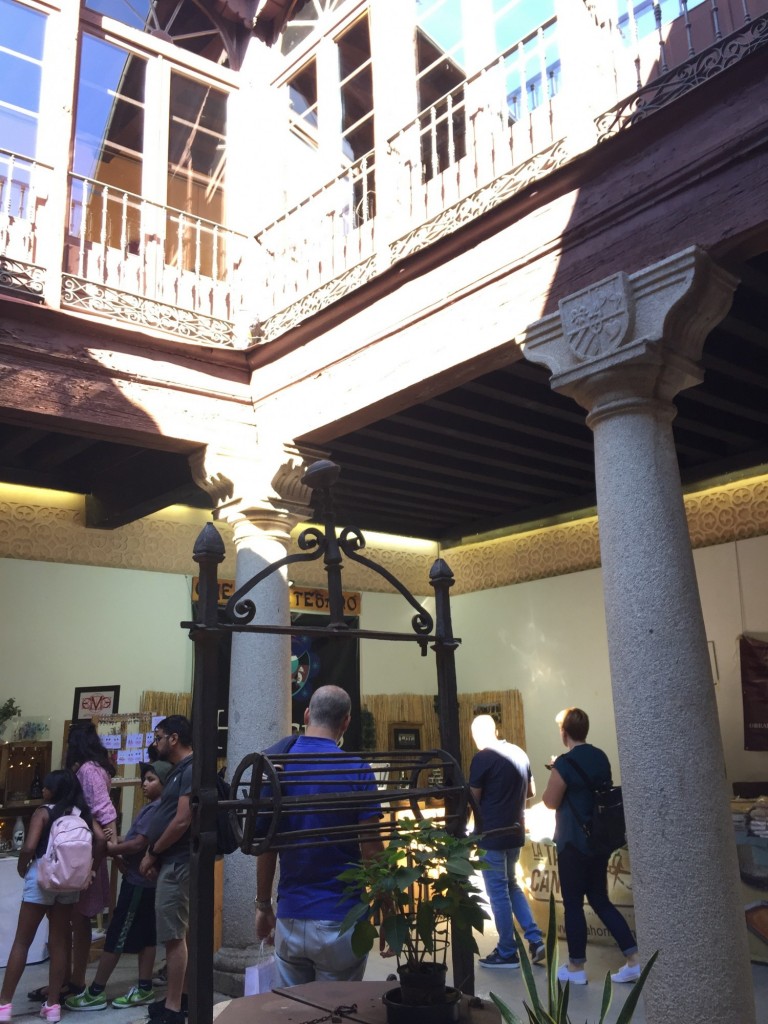 Foto: a la sombra en el patio - Segovia (Castilla y León), España