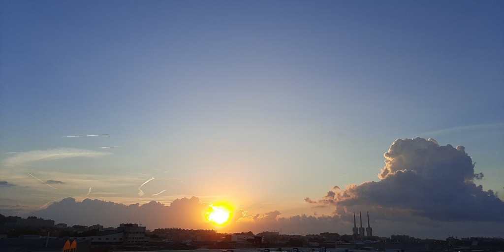 Foto: Amanecer - Sant Adrià de Besòs (Barcelona), España