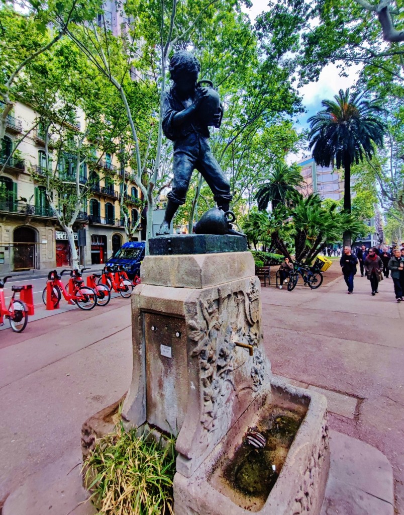 Foto: Font del Noi dels Càntirs - Barcelona (Cataluña), España