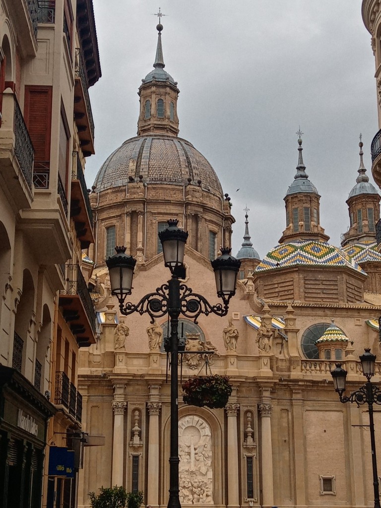 Foto: Basílica de N. S. del Pilar desde la calle de D. Alfonso I - Zaragoza (Aragón), España