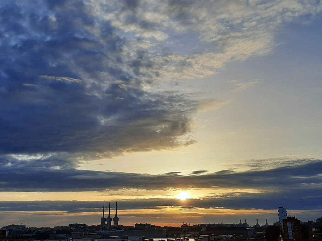 Foto: Amanecer - Sant Adrià de Besós (Barcelona), España