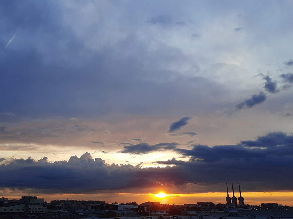 Foto: Amanecer - Sant Adrià de Besós (Barcelona), España