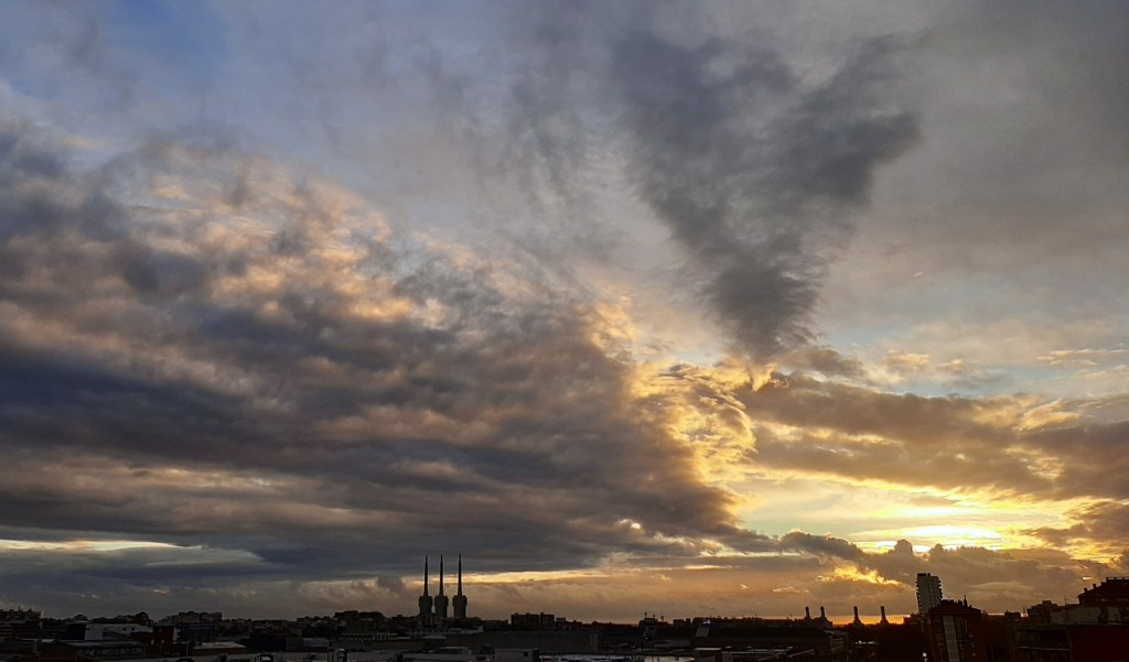 Foto: Amanecer - Sant Adrià de Besós (Barcelona), España