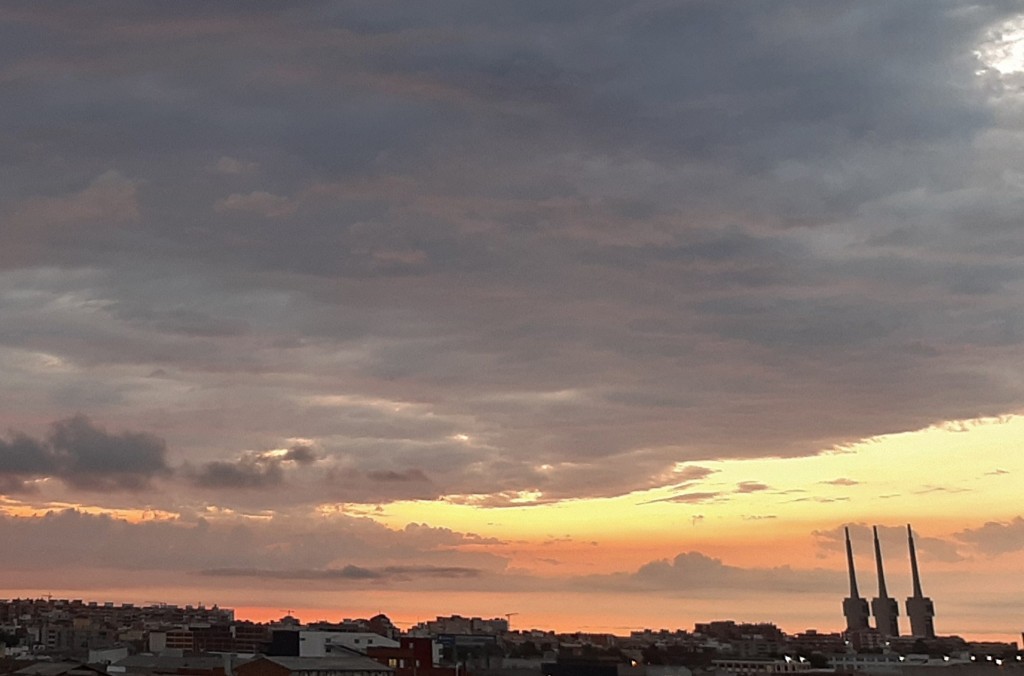 Foto: Amanecer - Sant Adrià de Besós (Barcelona), España