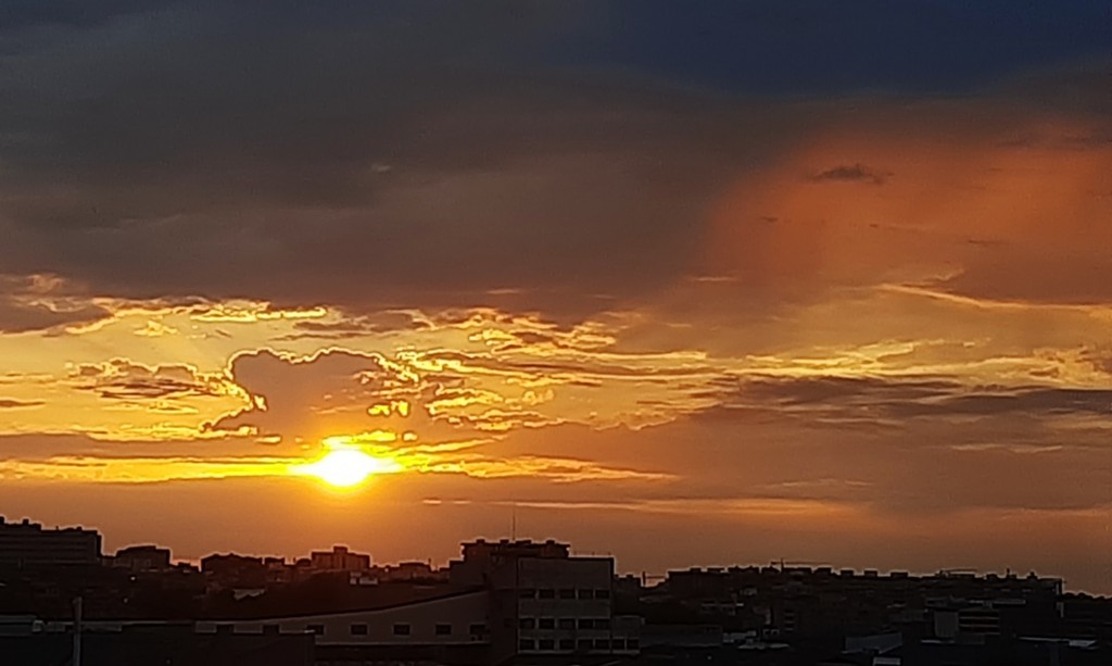 Foto: Amanecer - Sant Adrià de Besós (Barcelona), España