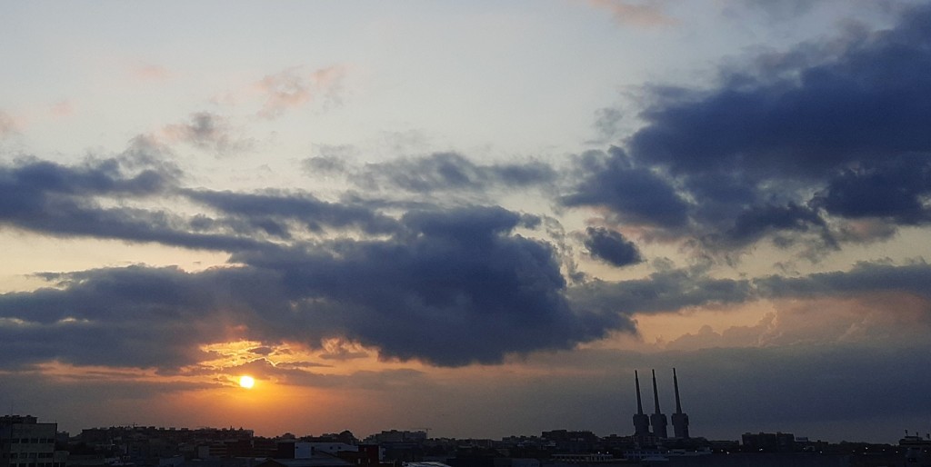 Foto: Amanecer - Sant Adrià de Besós (Barcelona), España